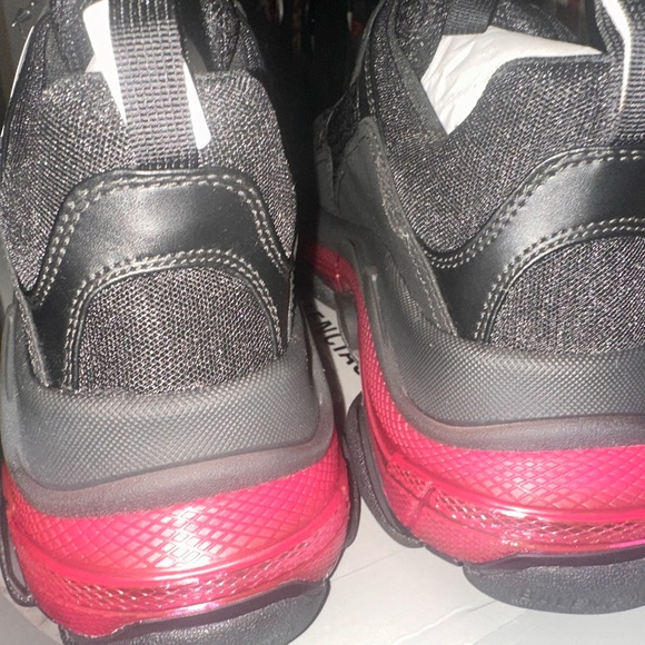 Brand new men’s BALENCIAGA Triple as sneakers in EU 42 - Picture 3 of 5